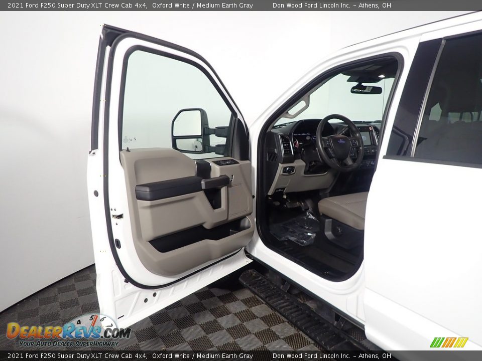 2021 Ford F250 Super Duty XLT Crew Cab 4x4 Oxford White / Medium Earth Gray Photo #14