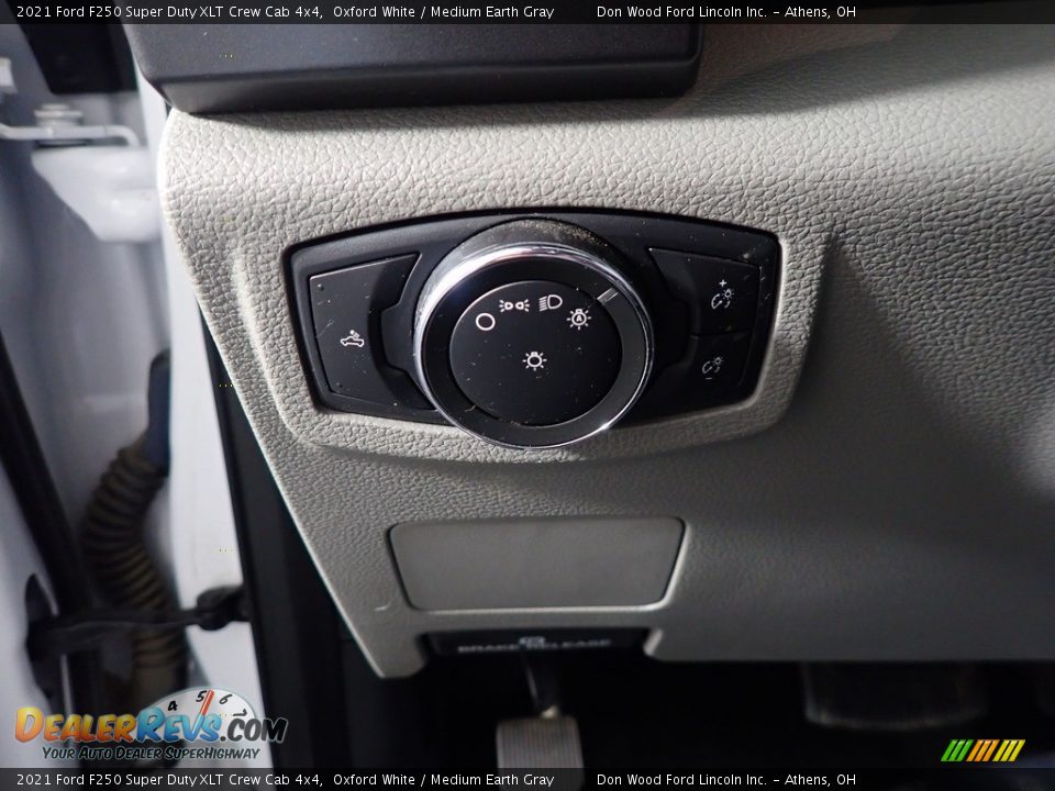 2021 Ford F250 Super Duty XLT Crew Cab 4x4 Oxford White / Medium Earth Gray Photo #22