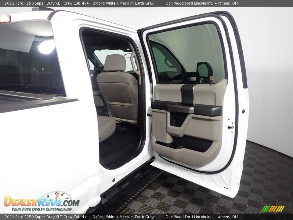 2021 Ford F250 Super Duty XLT Crew Cab 4x4 Oxford White / Medium Earth Gray Photo #28