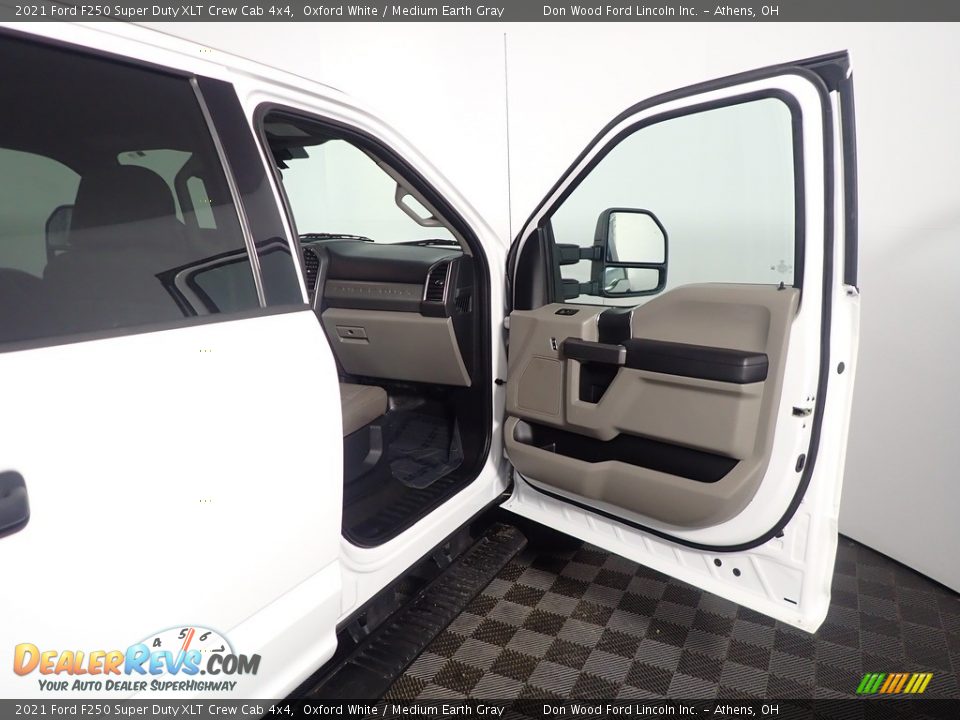 2021 Ford F250 Super Duty XLT Crew Cab 4x4 Oxford White / Medium Earth Gray Photo #30