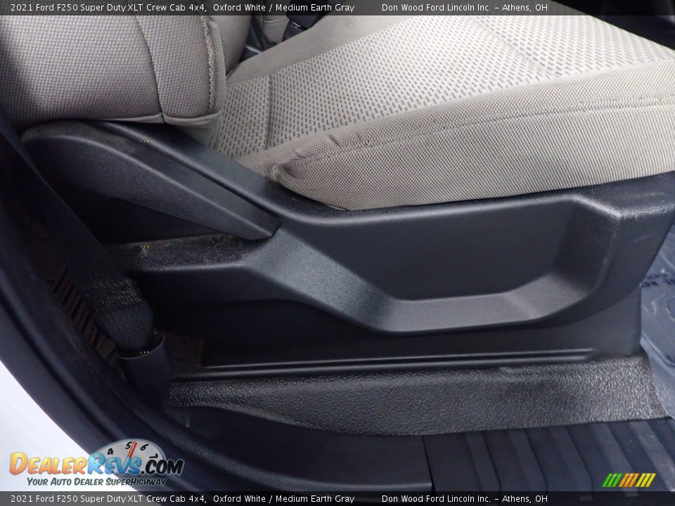 2021 Ford F250 Super Duty XLT Crew Cab 4x4 Oxford White / Medium Earth Gray Photo #32