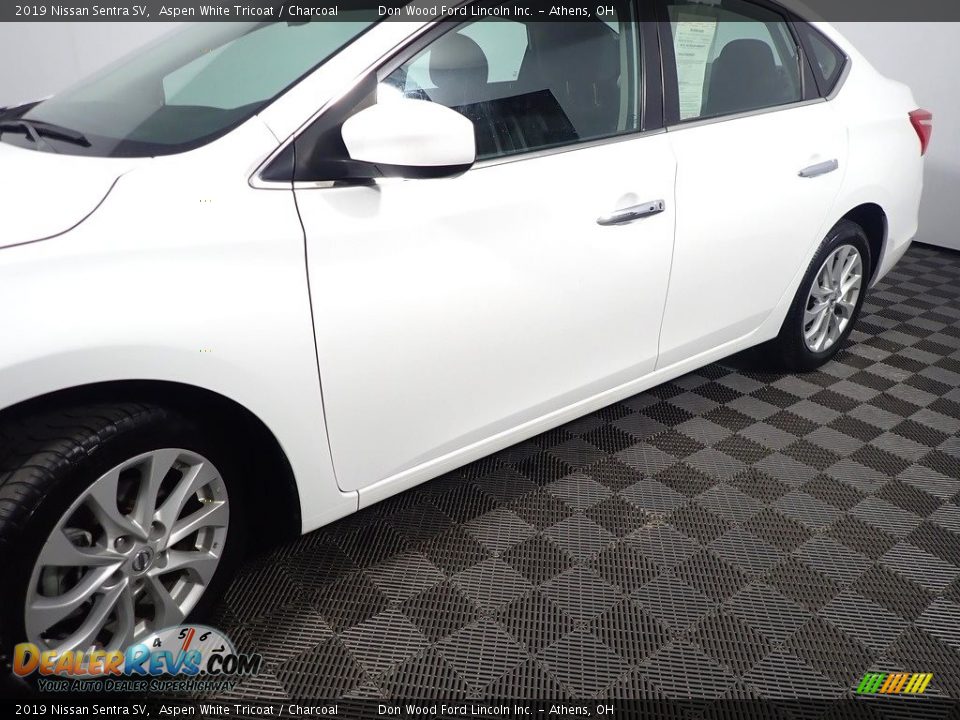 2019 Nissan Sentra SV Aspen White Tricoat / Charcoal Photo #11