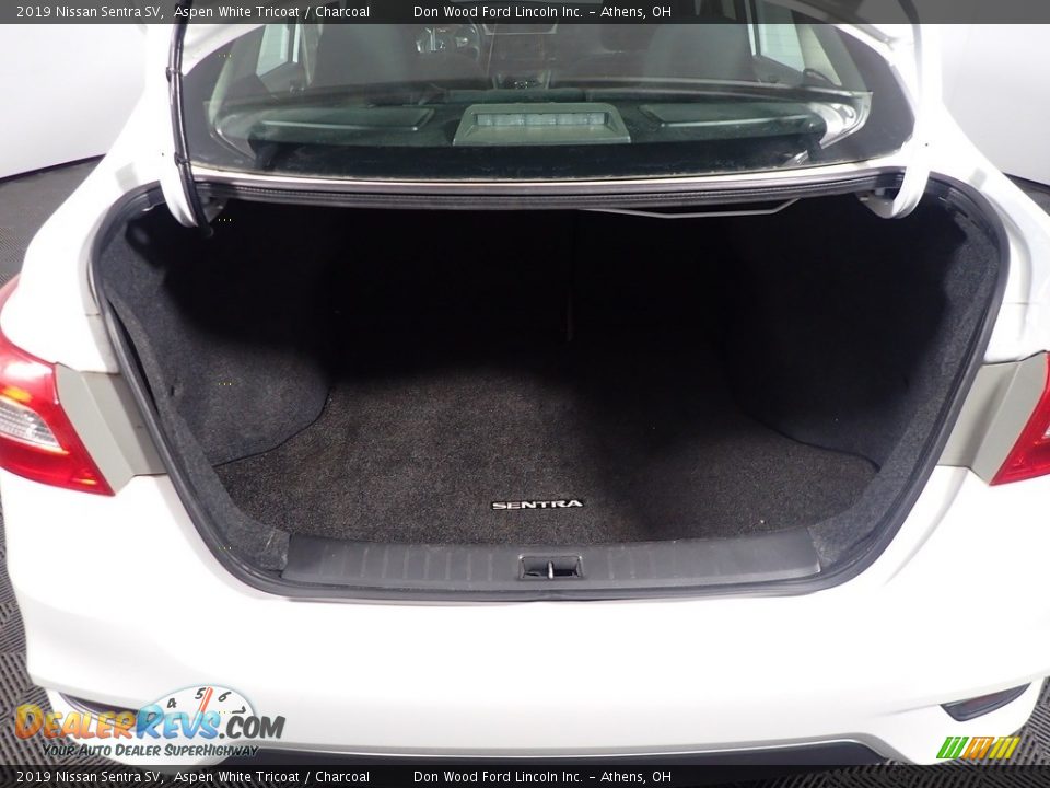 2019 Nissan Sentra SV Aspen White Tricoat / Charcoal Photo #16