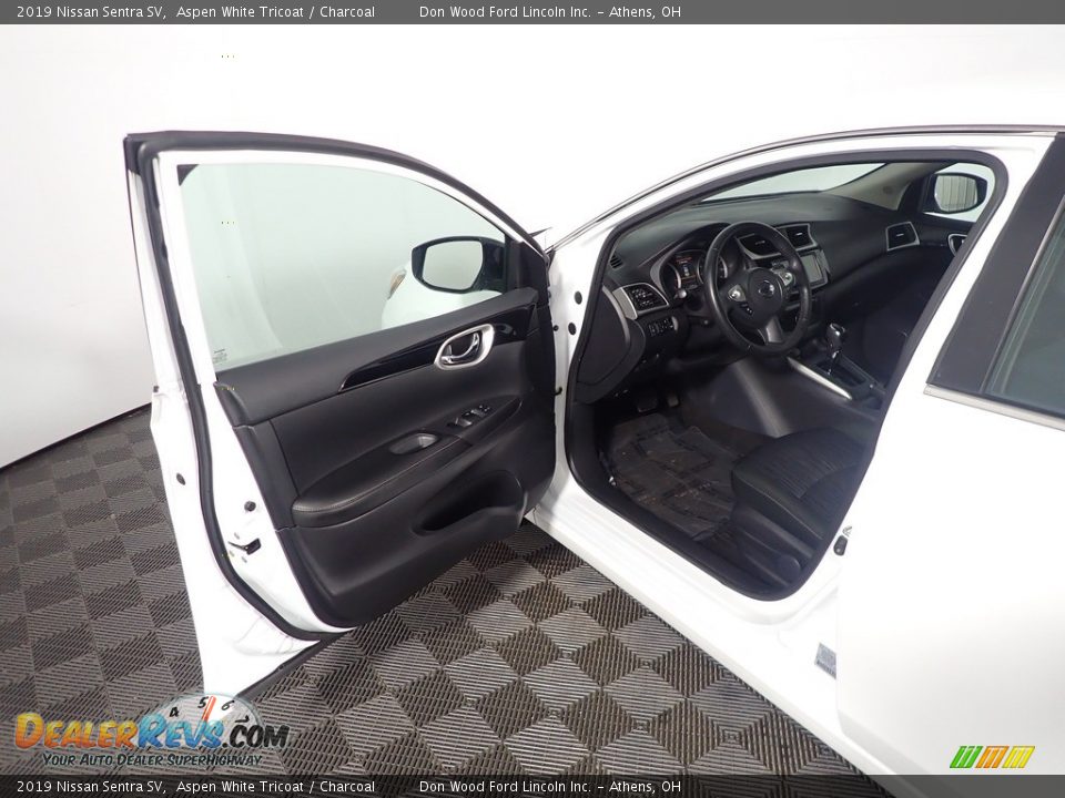 2019 Nissan Sentra SV Aspen White Tricoat / Charcoal Photo #19