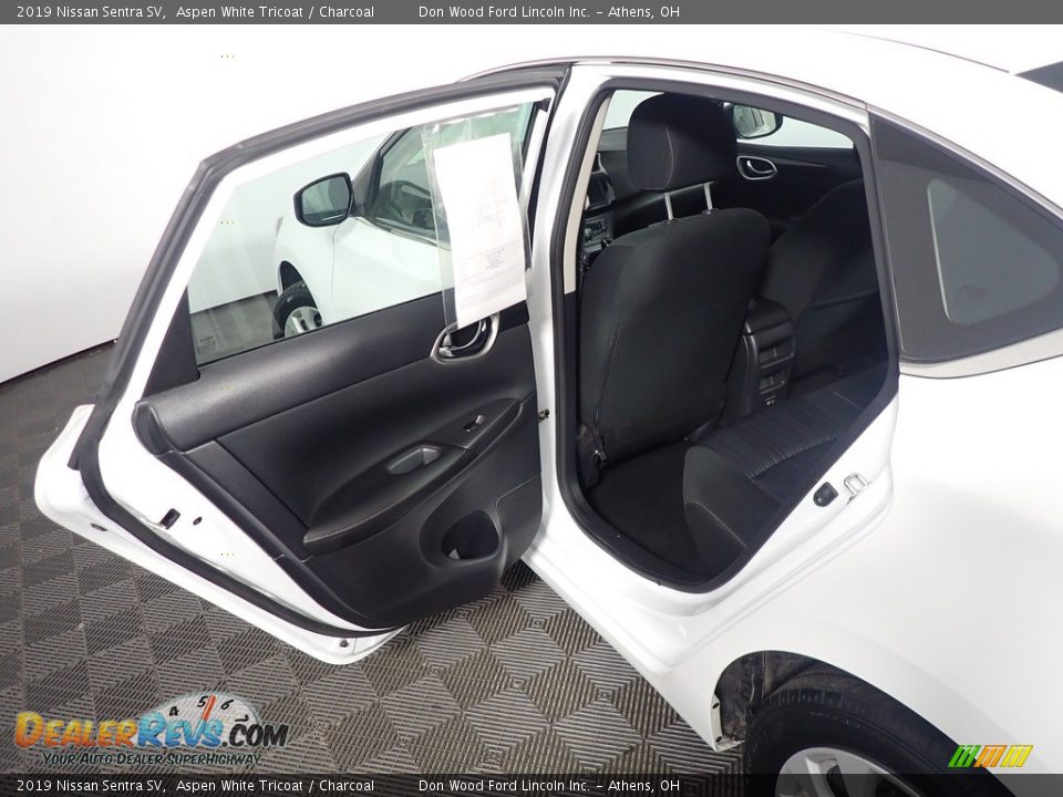 2019 Nissan Sentra SV Aspen White Tricoat / Charcoal Photo #32