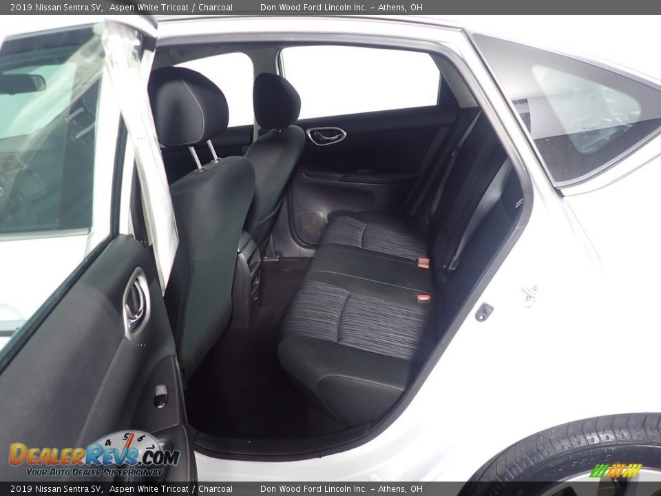 2019 Nissan Sentra SV Aspen White Tricoat / Charcoal Photo #33