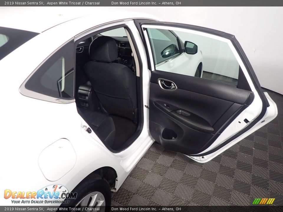 2019 Nissan Sentra SV Aspen White Tricoat / Charcoal Photo #34