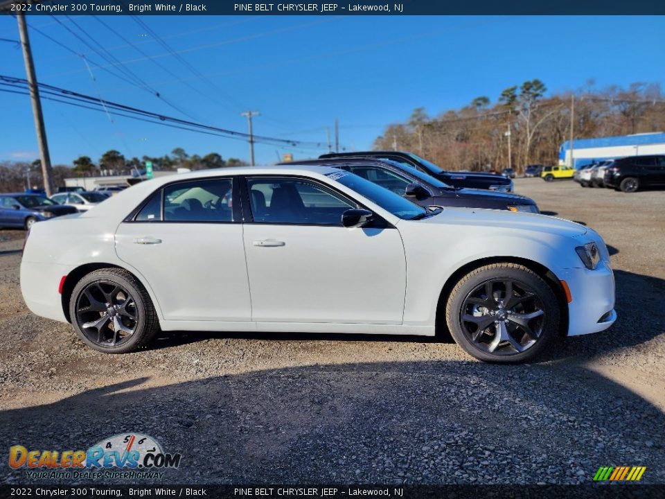 2022 Chrysler 300 Touring Bright White / Black Photo #4