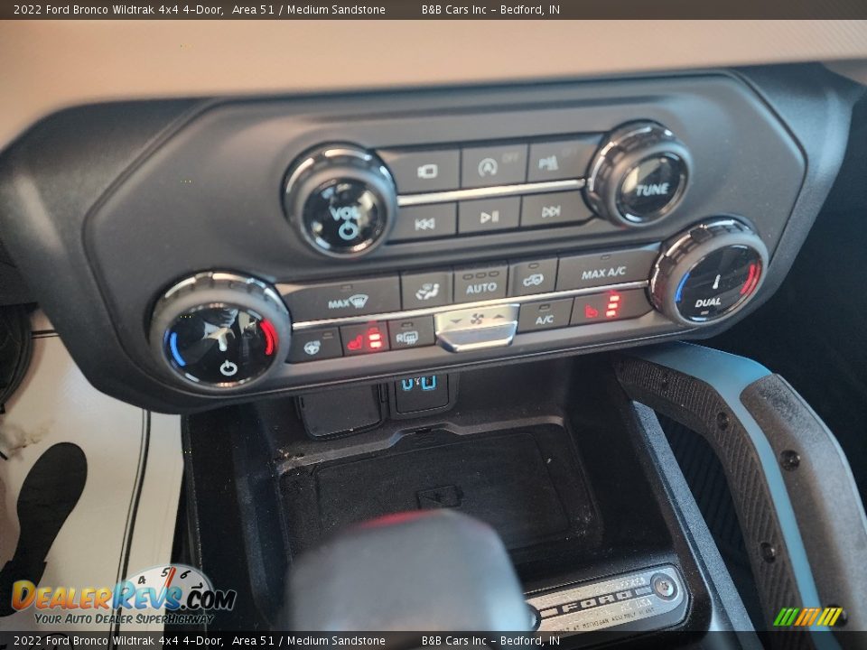 Controls of 2022 Ford Bronco Wildtrak 4x4 4-Door Photo #18