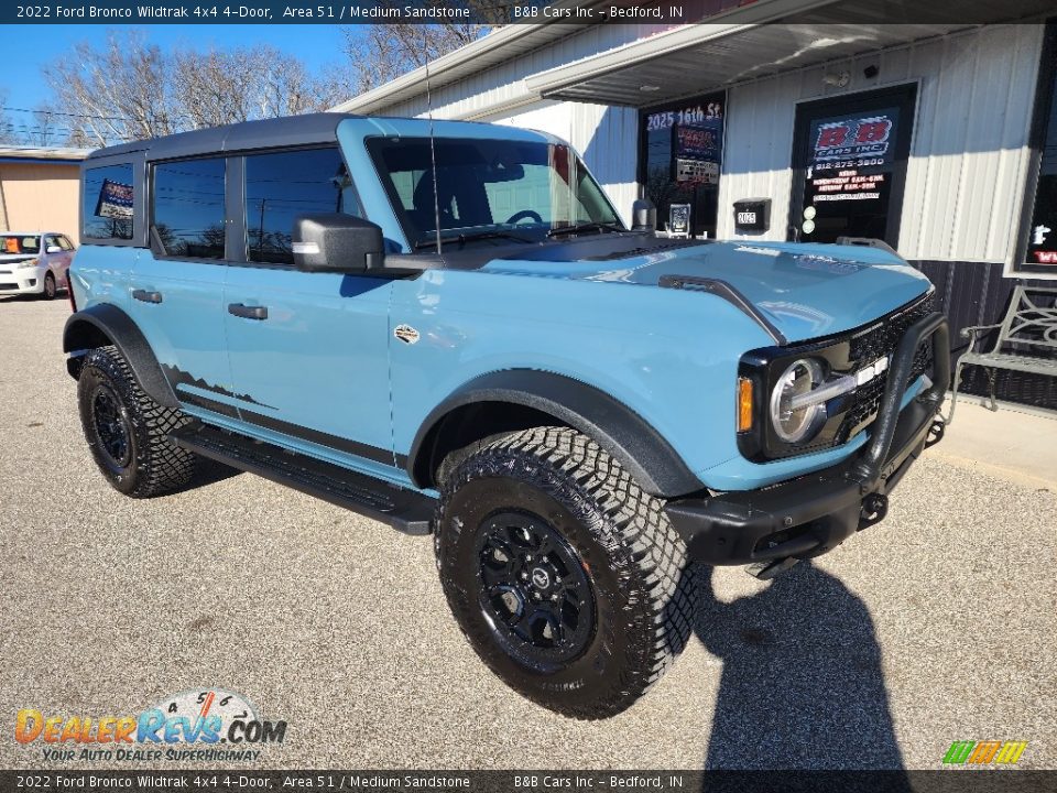 Front 3/4 View of 2022 Ford Bronco Wildtrak 4x4 4-Door Photo #32