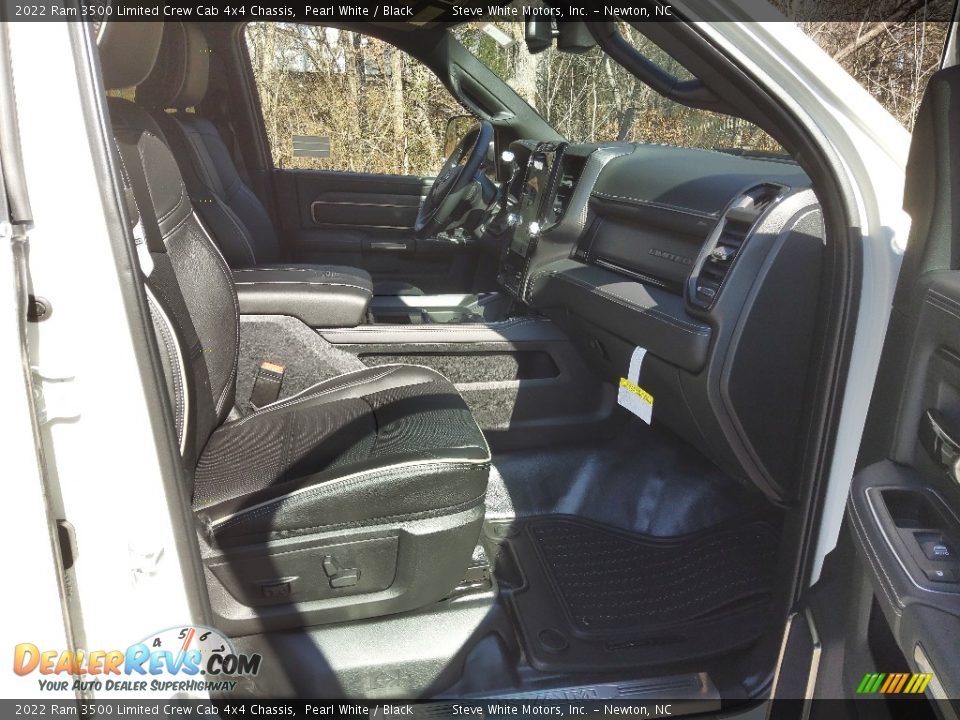 2022 Ram 3500 Limited Crew Cab 4x4 Chassis Pearl White / Black Photo #18