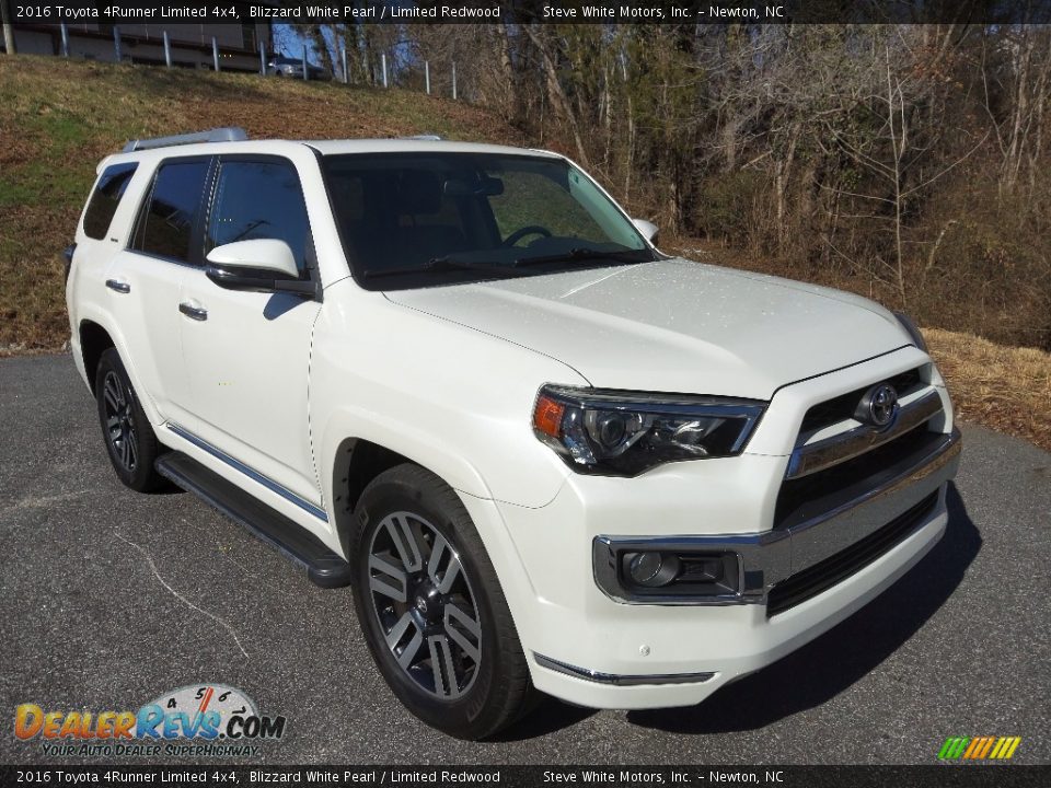 Front 3/4 View of 2016 Toyota 4Runner Limited 4x4 Photo #5