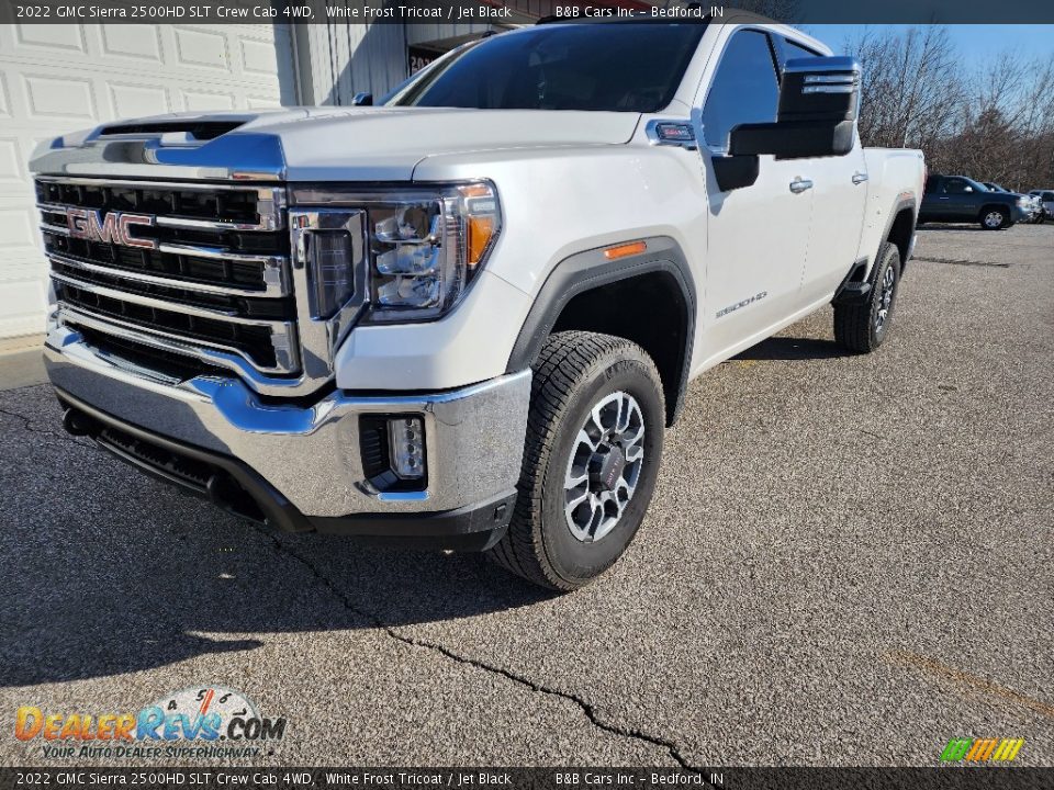 Front 3/4 View of 2022 GMC Sierra 2500HD SLT Crew Cab 4WD Photo #35