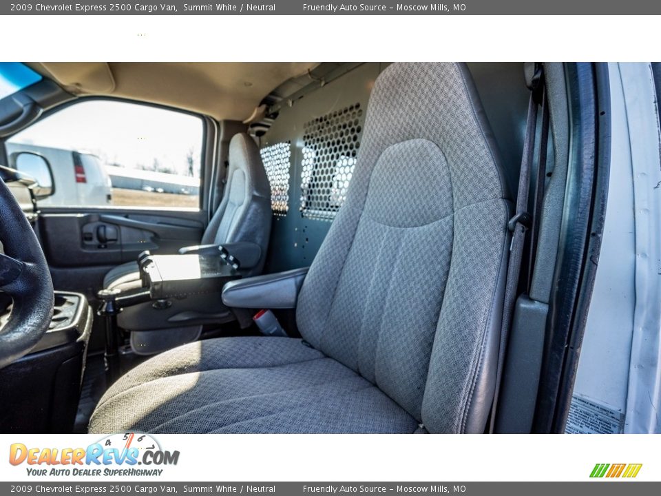 2009 Chevrolet Express 2500 Cargo Van Summit White / Neutral Photo #17