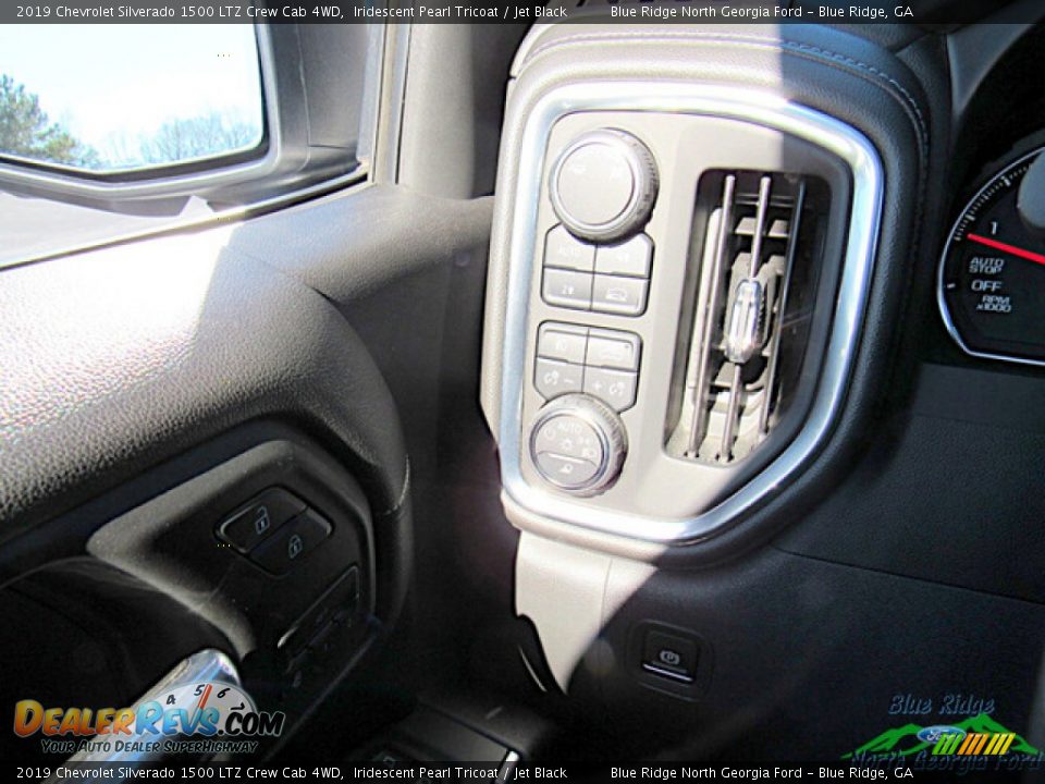 2019 Chevrolet Silverado 1500 LTZ Crew Cab 4WD Iridescent Pearl Tricoat / Jet Black Photo #22