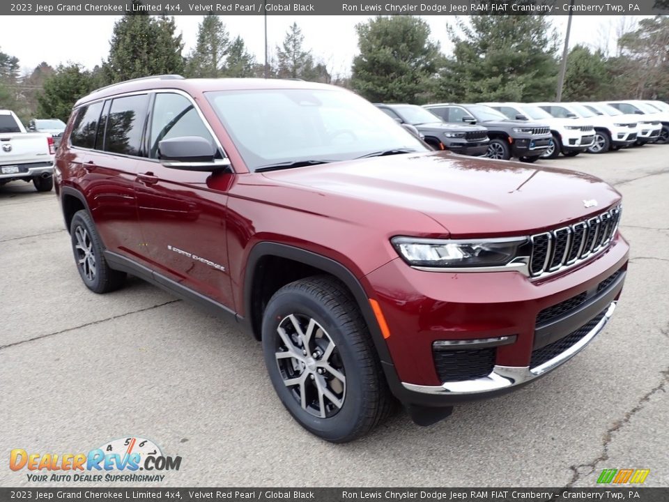 Front 3/4 View of 2023 Jeep Grand Cherokee L Limited 4x4 Photo #7