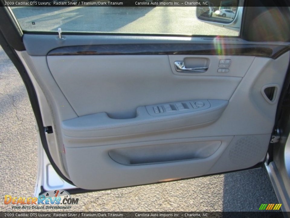 2009 Cadillac DTS Luxury Radiant Silver / Titanium/Dark Titanium Photo #17
