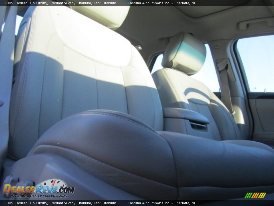 2009 Cadillac DTS Luxury Radiant Silver / Titanium/Dark Titanium Photo #22