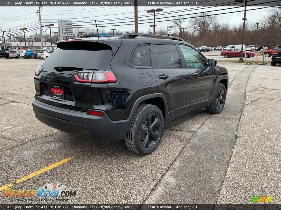 2023 Jeep Cherokee Altitude Lux 4x4 Diamond Black Crystal Pearl / Black Photo #4