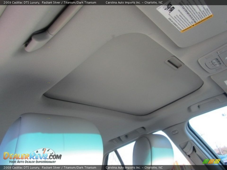2009 Cadillac DTS Luxury Radiant Silver / Titanium/Dark Titanium Photo #23