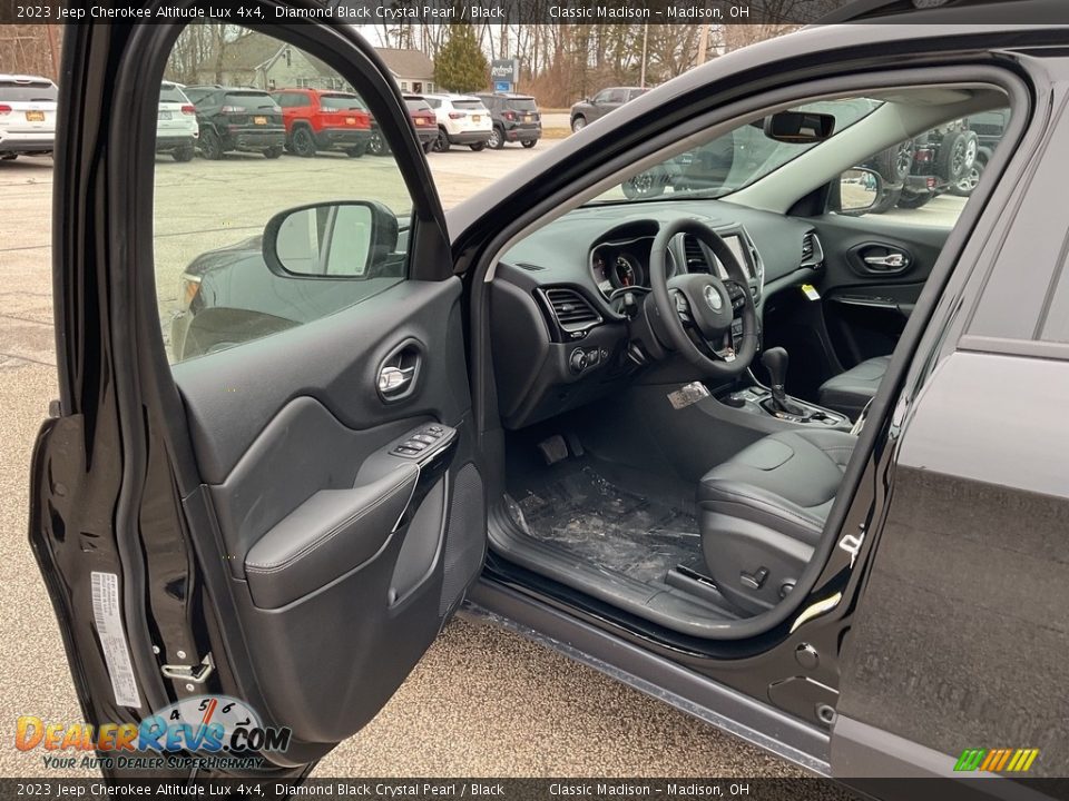 2023 Jeep Cherokee Altitude Lux 4x4 Diamond Black Crystal Pearl / Black Photo #8