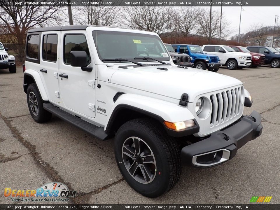 Front 3/4 View of 2023 Jeep Wrangler Unlimited Sahara 4x4 Photo #7