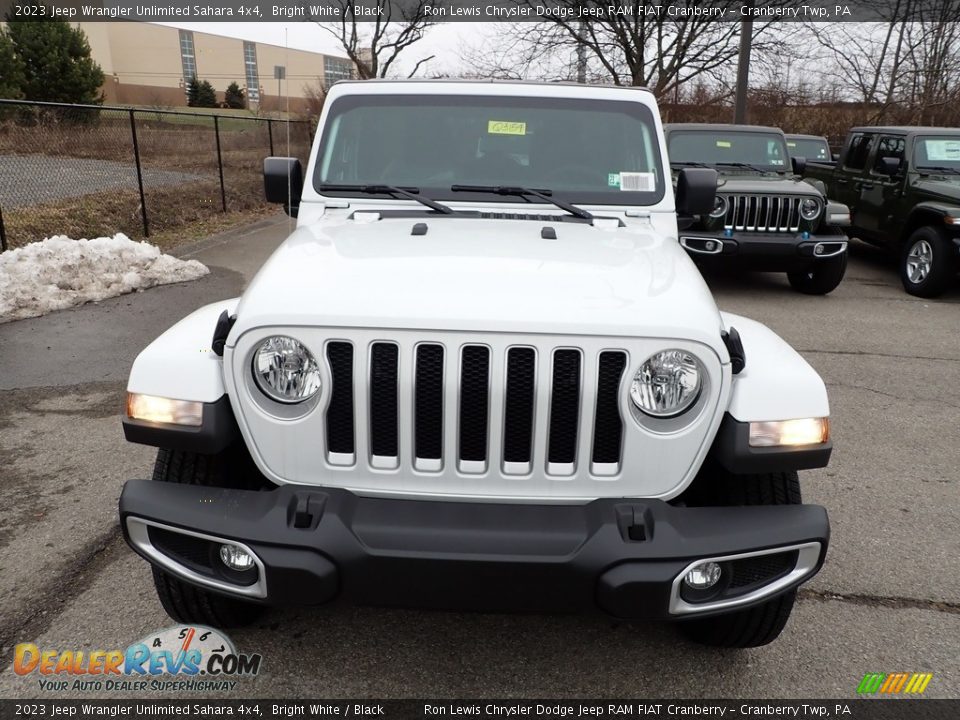 2023 Jeep Wrangler Unlimited Sahara 4x4 Bright White / Black Photo #8