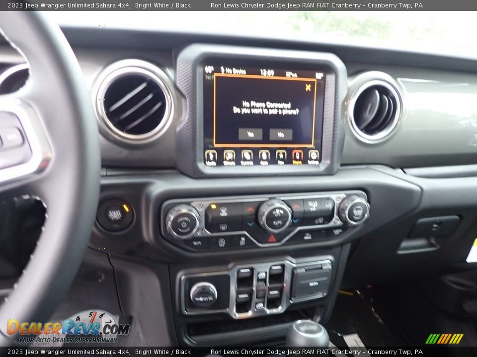 Controls of 2023 Jeep Wrangler Unlimited Sahara 4x4 Photo #18