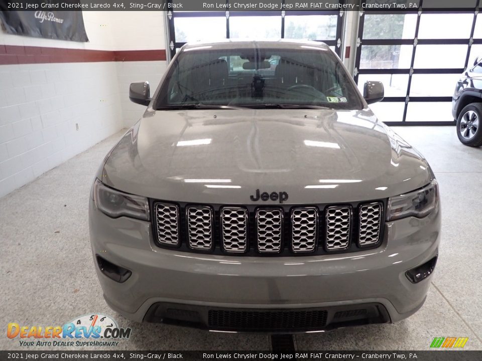 2021 Jeep Grand Cherokee Laredo 4x4 Sting-Gray / Black Photo #2