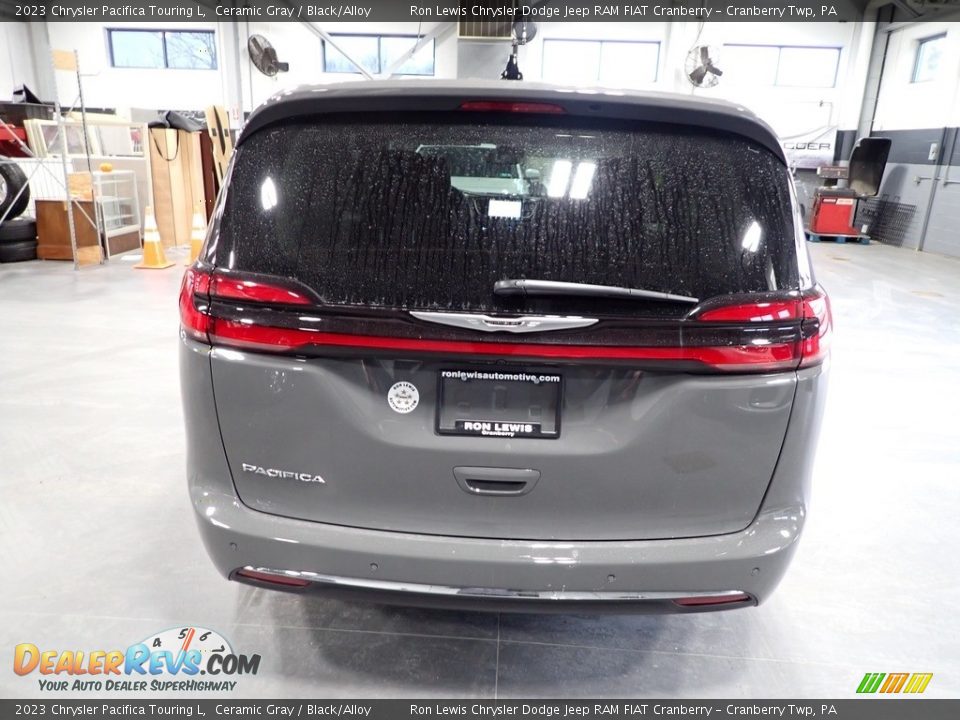 2023 Chrysler Pacifica Touring L Ceramic Gray / Black/Alloy Photo #4