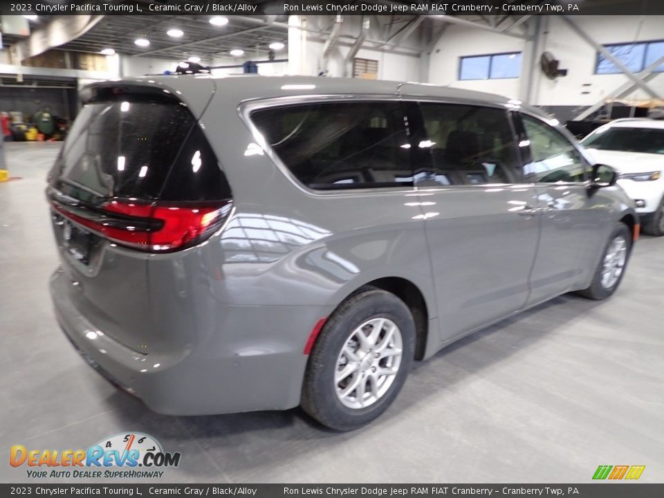 2023 Chrysler Pacifica Touring L Ceramic Gray / Black/Alloy Photo #5