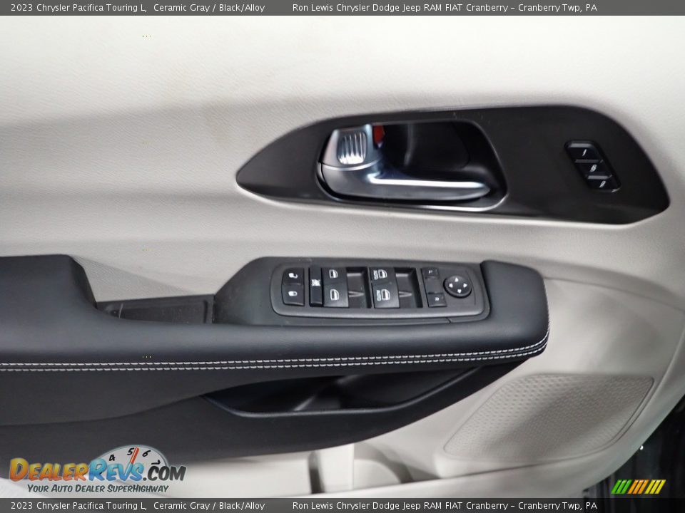 2023 Chrysler Pacifica Touring L Ceramic Gray / Black/Alloy Photo #15