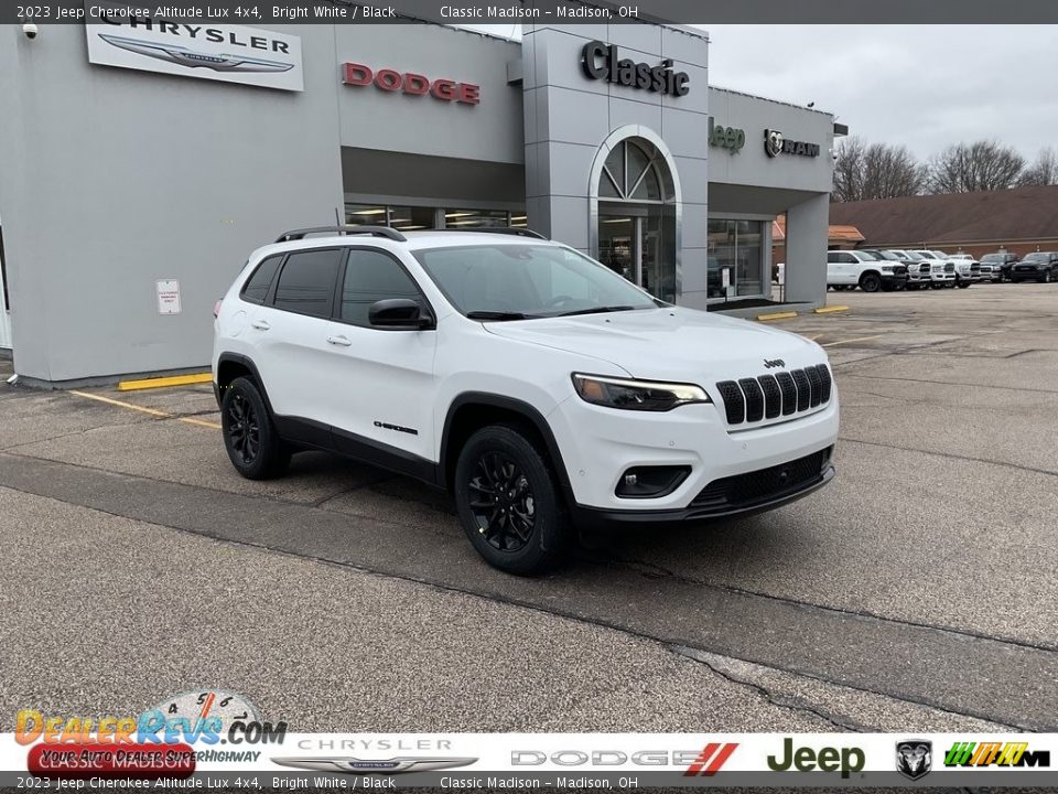 2023 Jeep Cherokee Altitude Lux 4x4 Bright White / Black Photo #1