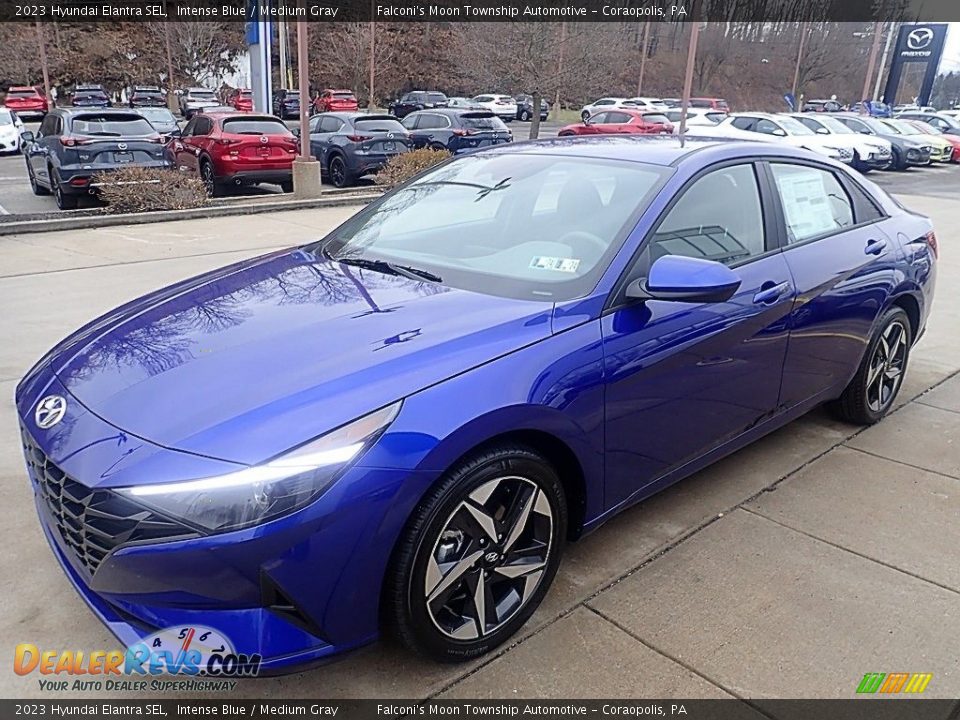 Front 3/4 View of 2023 Hyundai Elantra SEL Photo #7