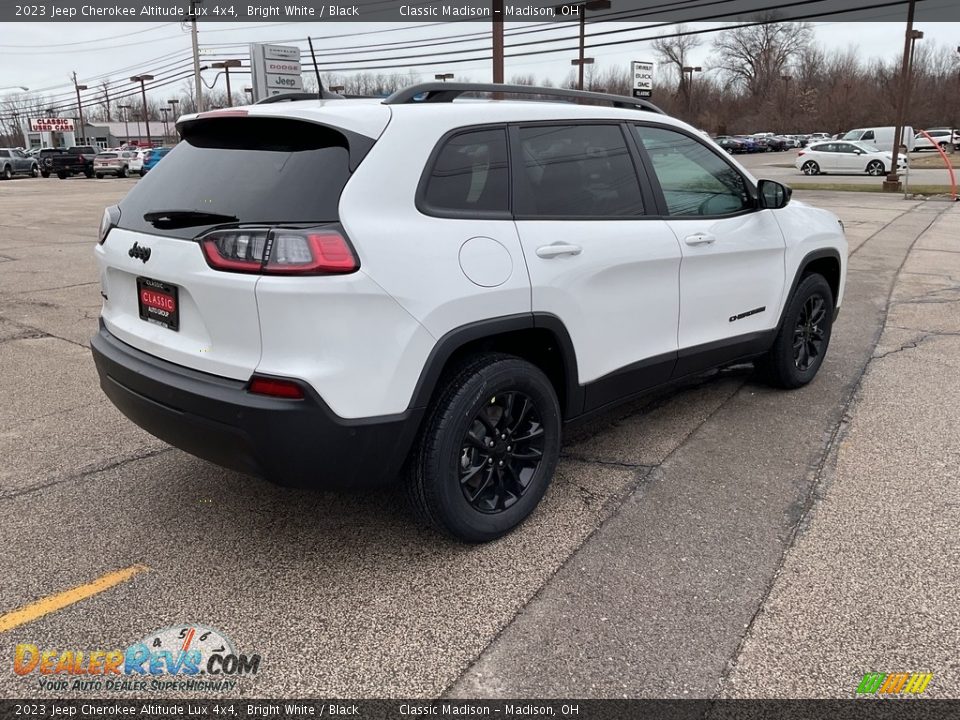 2023 Jeep Cherokee Altitude Lux 4x4 Bright White / Black Photo #4