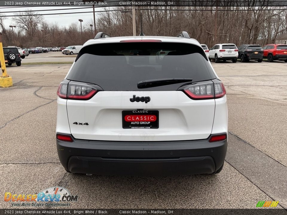 2023 Jeep Cherokee Altitude Lux 4x4 Bright White / Black Photo #6