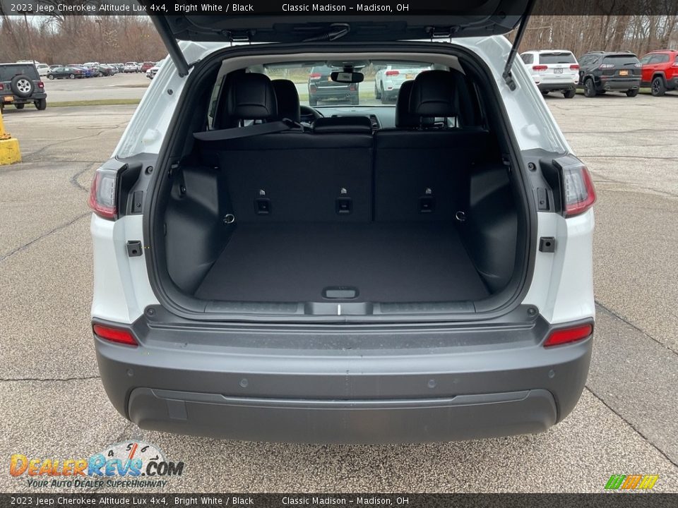 2023 Jeep Cherokee Altitude Lux 4x4 Bright White / Black Photo #7