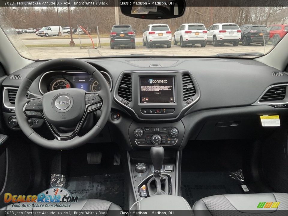 2023 Jeep Cherokee Altitude Lux 4x4 Bright White / Black Photo #11