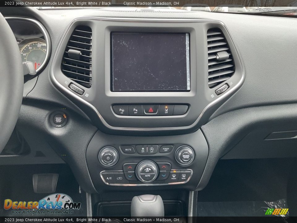 2023 Jeep Cherokee Altitude Lux 4x4 Bright White / Black Photo #12