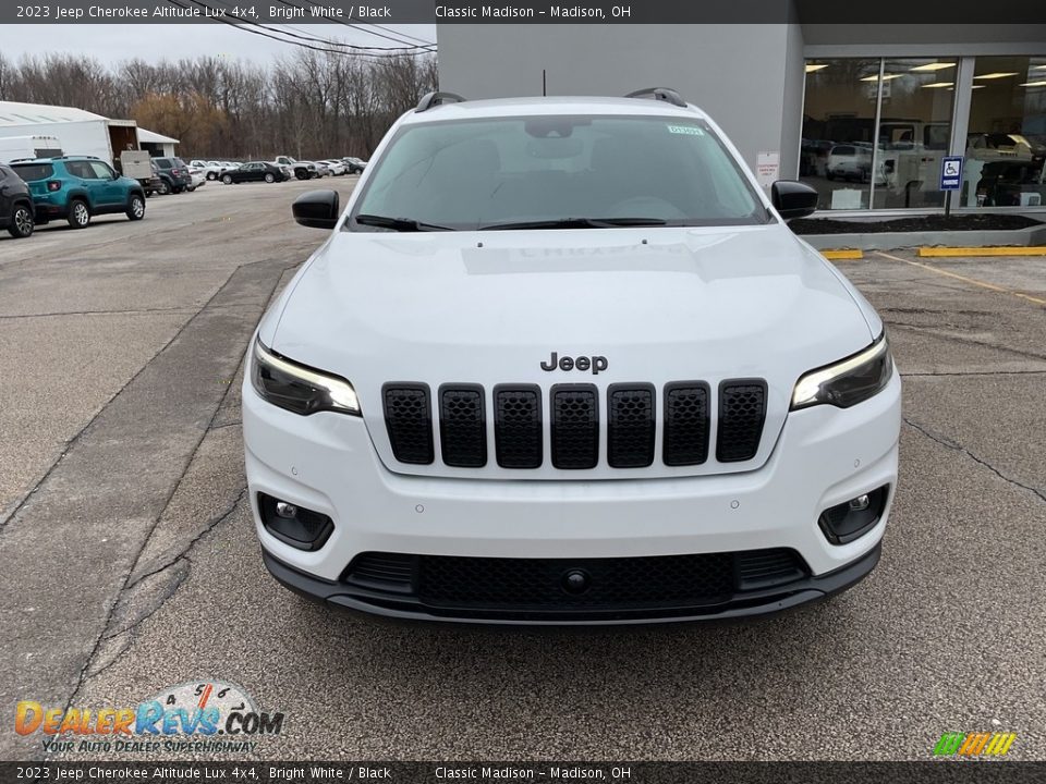 2023 Jeep Cherokee Altitude Lux 4x4 Bright White / Black Photo #2