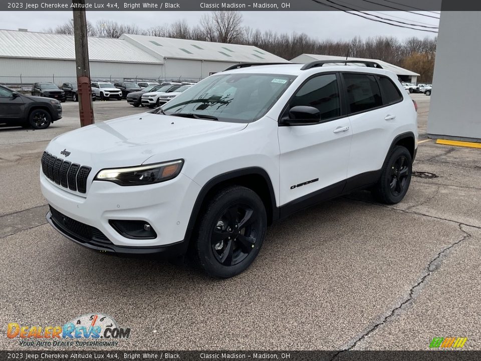 2023 Jeep Cherokee Altitude Lux 4x4 Bright White / Black Photo #3