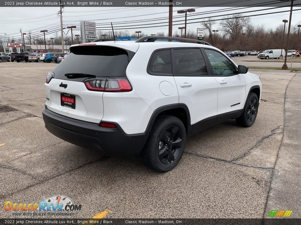2023 Jeep Cherokee Altitude Lux 4x4 Bright White / Black Photo #4