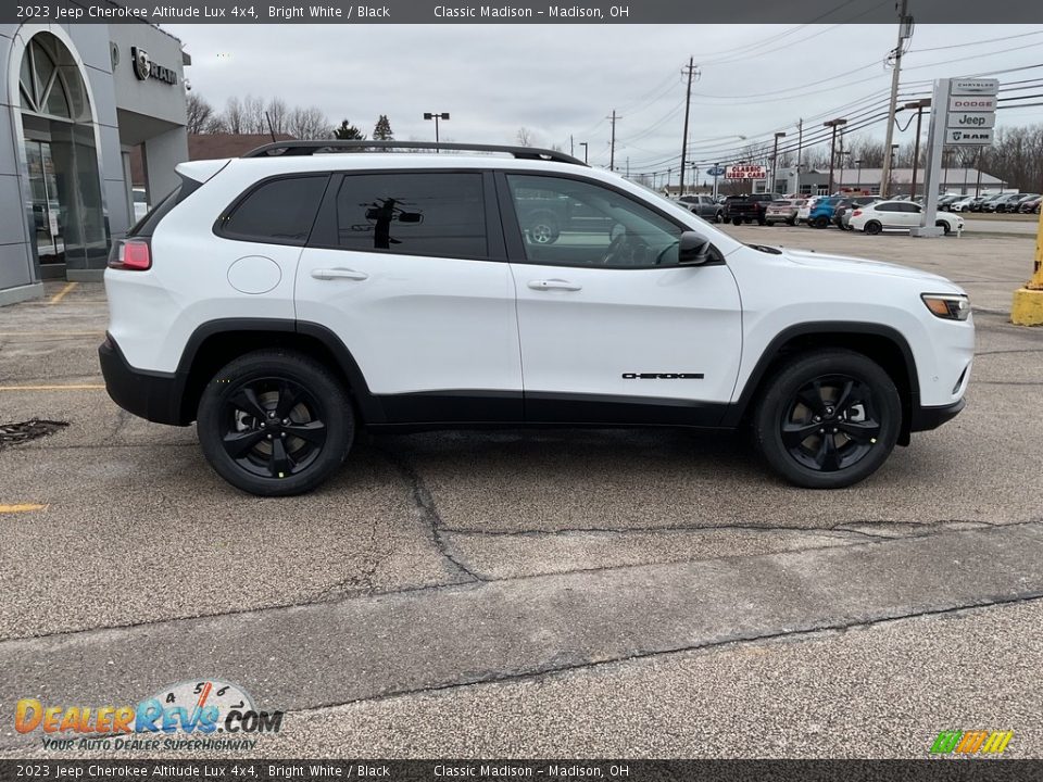 2023 Jeep Cherokee Altitude Lux 4x4 Bright White / Black Photo #5