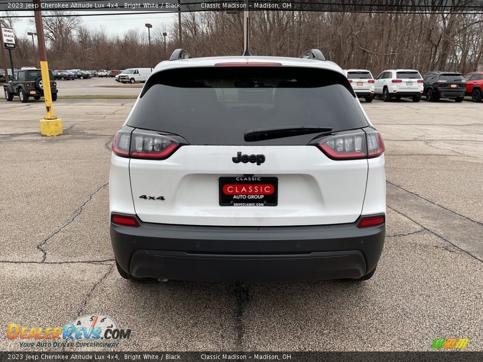 2023 Jeep Cherokee Altitude Lux 4x4 Bright White / Black Photo #6