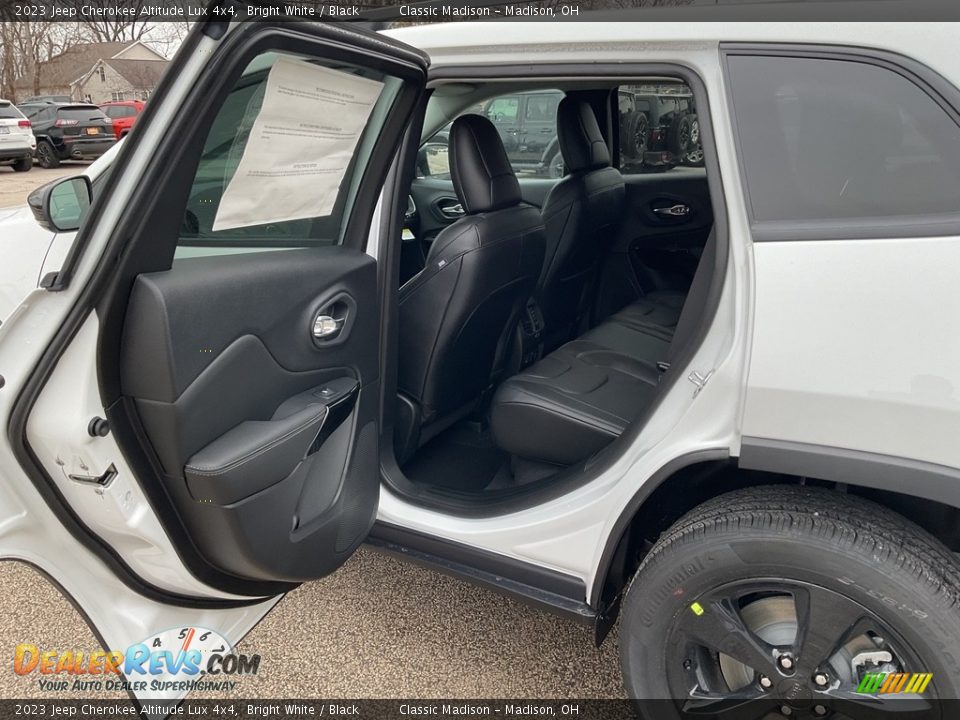 2023 Jeep Cherokee Altitude Lux 4x4 Bright White / Black Photo #9