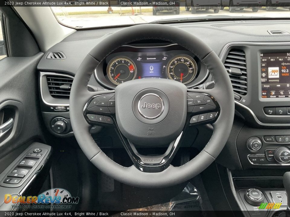 2023 Jeep Cherokee Altitude Lux 4x4 Bright White / Black Photo #10