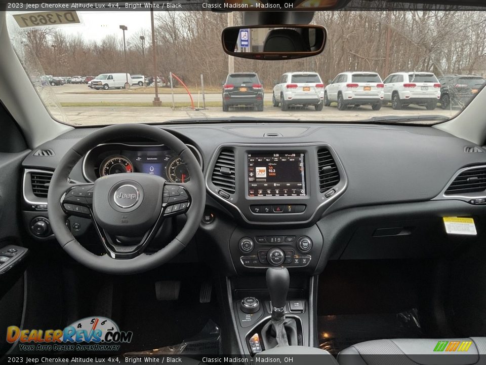 2023 Jeep Cherokee Altitude Lux 4x4 Bright White / Black Photo #11