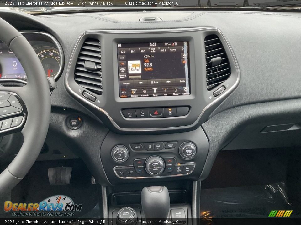 2023 Jeep Cherokee Altitude Lux 4x4 Bright White / Black Photo #12