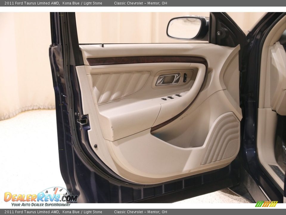 Door Panel of 2011 Ford Taurus Limited AWD Photo #5