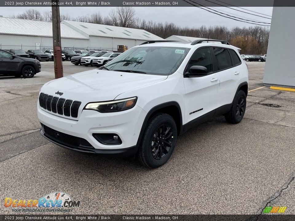 2023 Jeep Cherokee Altitude Lux 4x4 Bright White / Black Photo #3